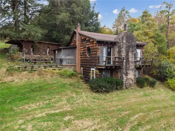 50 Hemlock Hill Rd, Connellsville, PA 15425