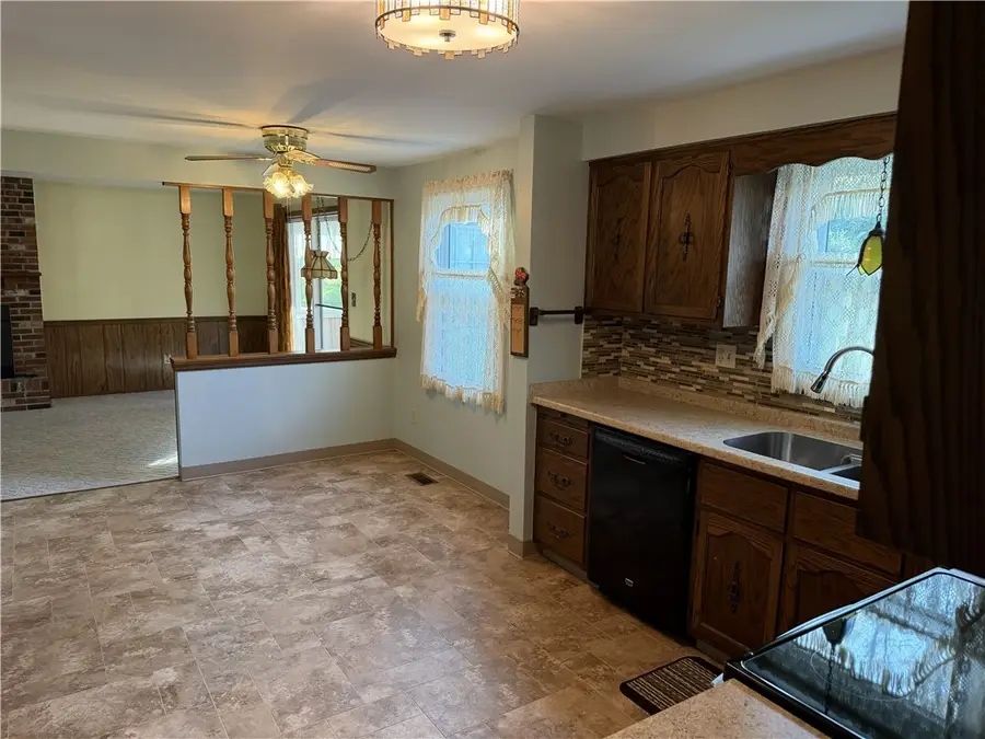 1041 Evergreen Dr, Pittsburgh, PA 15235 - #3
