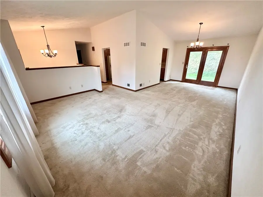 8994 Hill Dr, Irwin, PA 15642 - #3