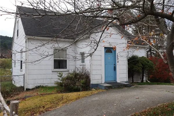 1298 E Route 30, Laughlintown, PA 15655