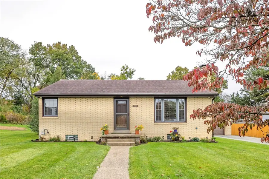 817 Lakeview Dr, Latrobe, PA 15650 - #2