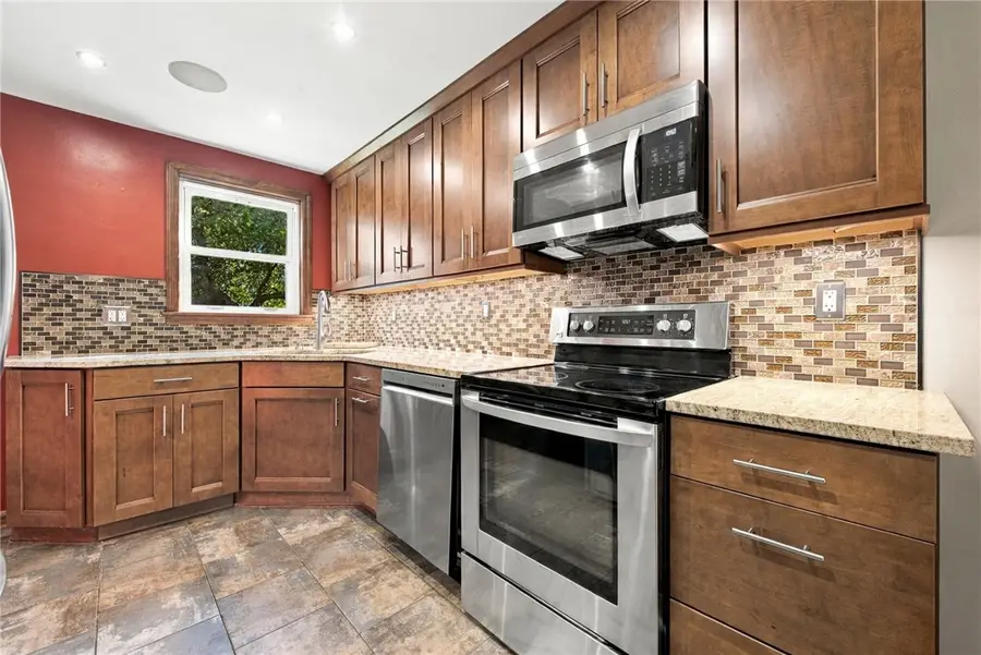 8058 Manville Dr, Pittsburgh, PA 15237 - #2