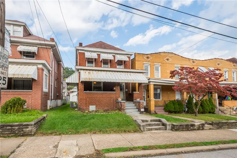 908 Broadway Ave, Stowe, PA 15136 - #2
