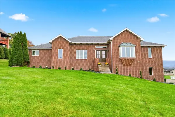 365 Saratoga Dr, Uniontown, PA 15401