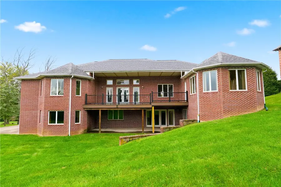 365 Saratoga Dr, Uniontown, PA 15401 - #2
