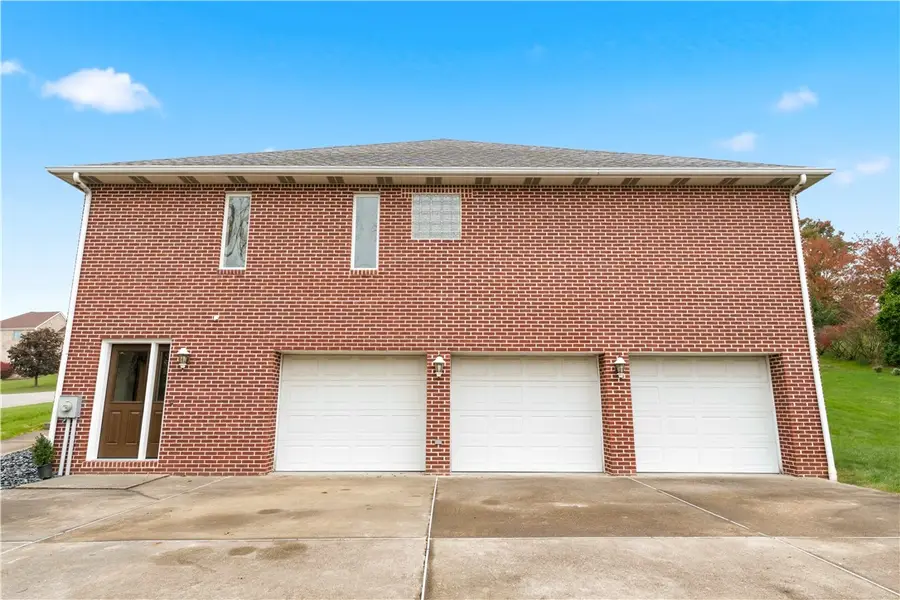 365 Saratoga Dr, Uniontown, PA 15401 - #3