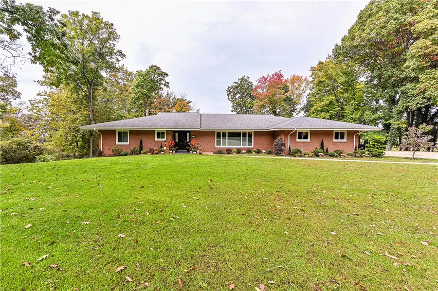 219 Maple Dr, Greensburg, PA 15601 - #3