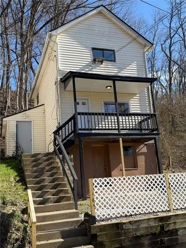 223-226 Hillside Av, Pitcairn, PA 15140