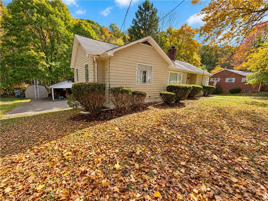 1105 Woodside Ave, Ellwood City, PA 16117 - #2