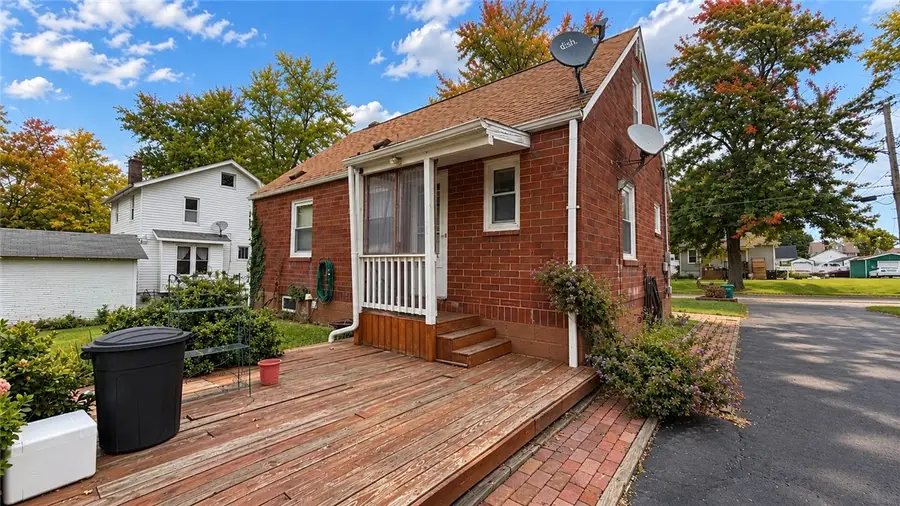 19 Cecil Ave, New Castle, PA 16101 - #2