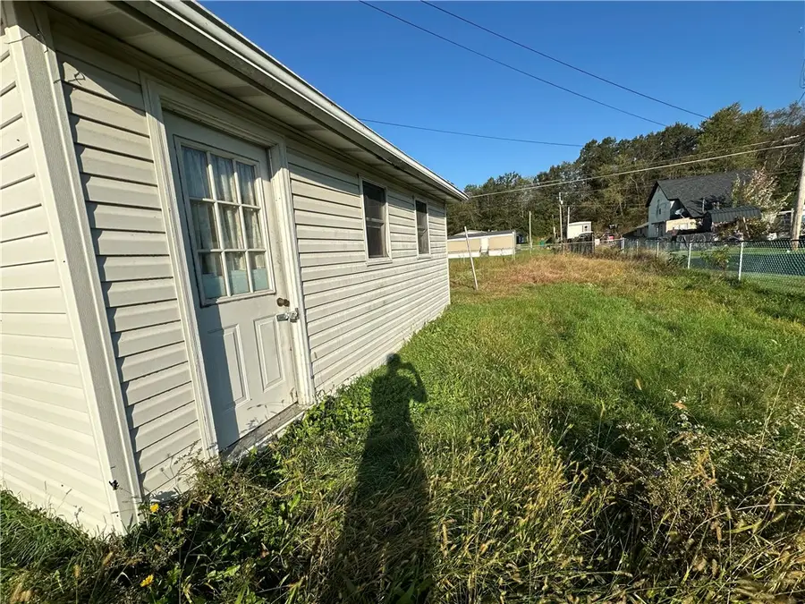 1115 Manor Ave, Latrobe, PA 15650 - #3