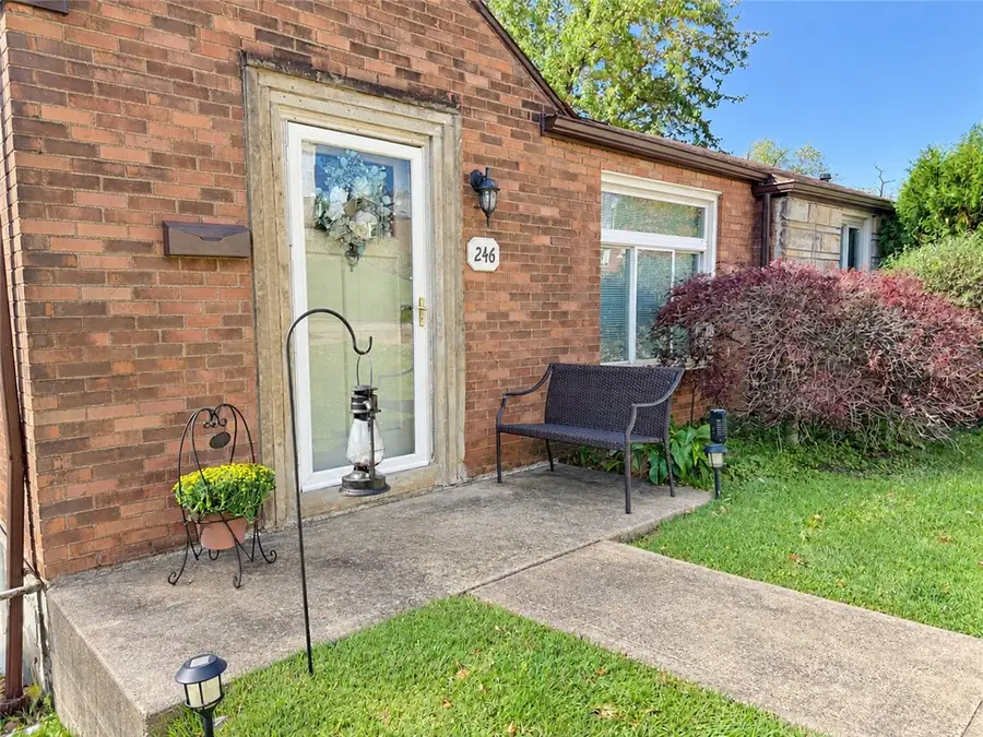 246 Creston Dr, West Mifflin, PA 15122 - #2