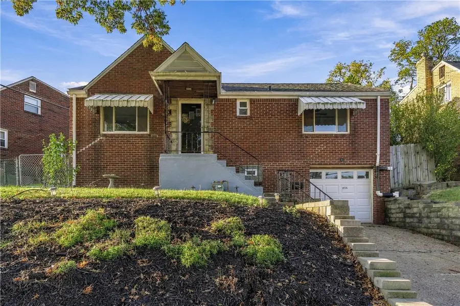 654 Northcrest Dr, Pittsburgh, PA 15226 - #2