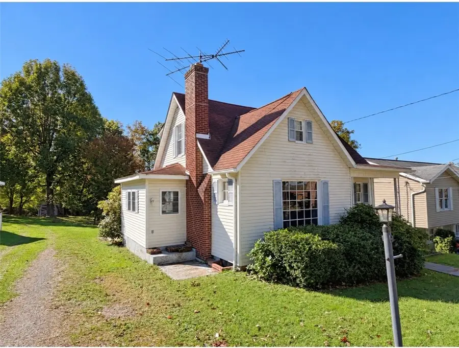 808 Davidson Ave, Connellsville, PA 15425 - #2