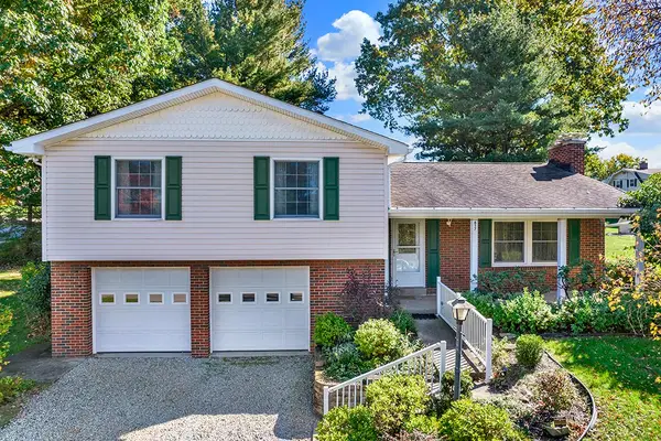 617 Woodburn Ln, Greensburg, PA 15601