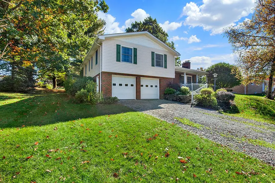 617 Woodburn Ln, Greensburg, PA 15601 - #2