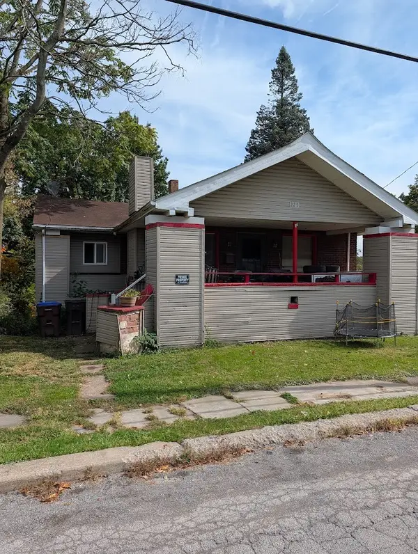 225 Logan Ave, Sharon, PA 16146