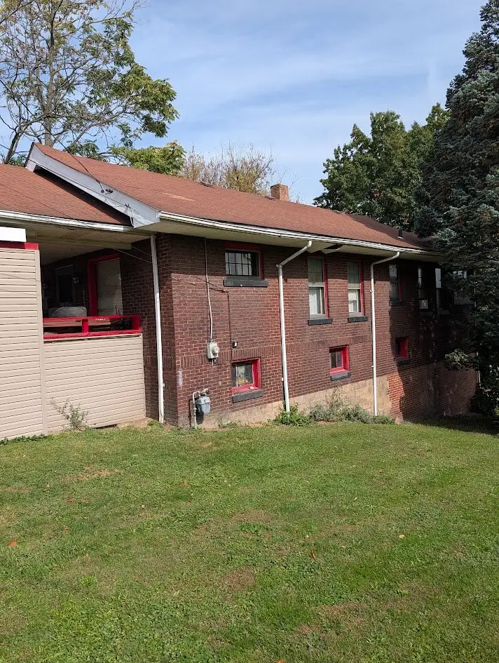 225 Logan Ave, Sharon, PA 16146 - #2