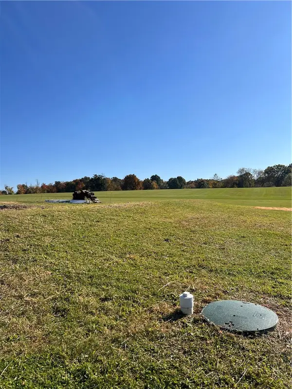 553 Dick Rd, Butler, PA 16001