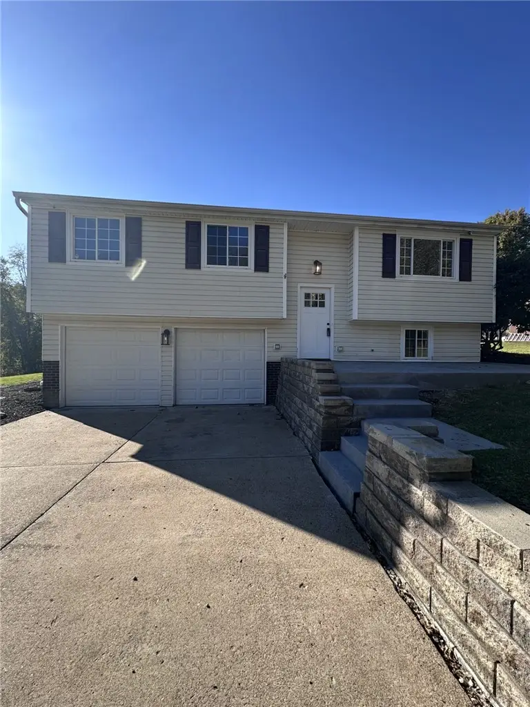 1048 Barnsley Dr, South Park, PA 15129 - #2