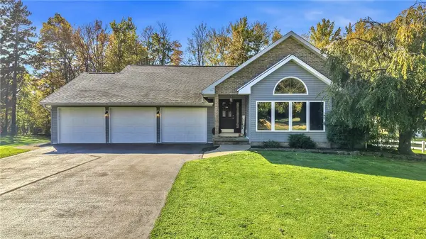 3690 Fran Ln, Hermitage, PA 16148