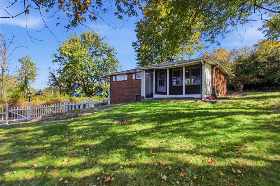 222 Bellbridge Rd, Elizabeth, PA 15037 - #2