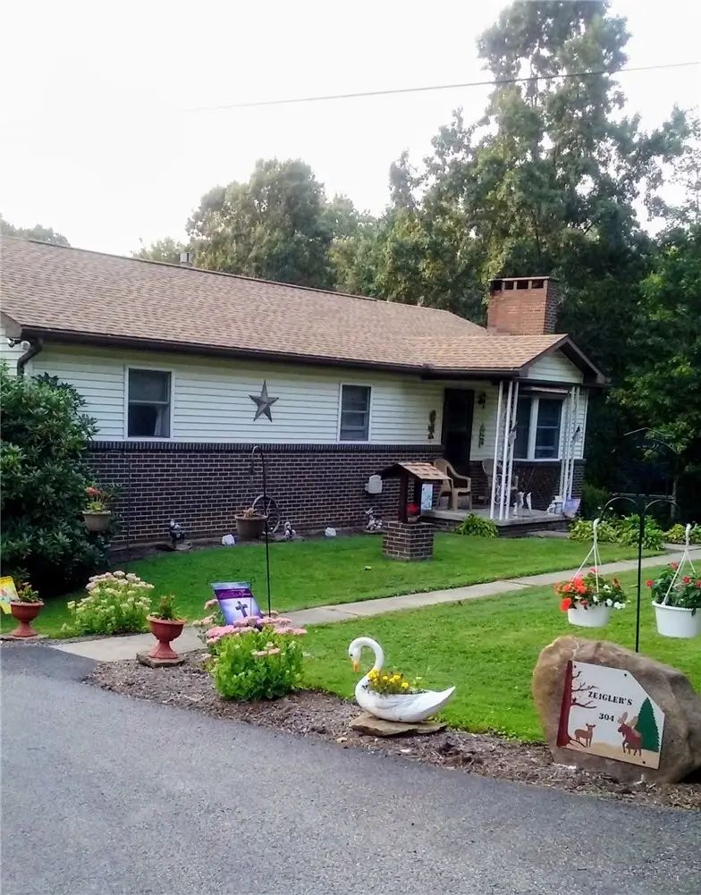 304 Kurt St, Lower Burrell, PA 15068 - #2