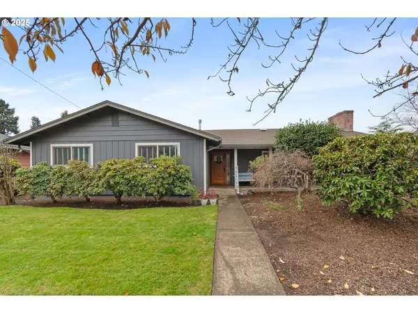 2568 Dover Dr, Eugene, OR 97404