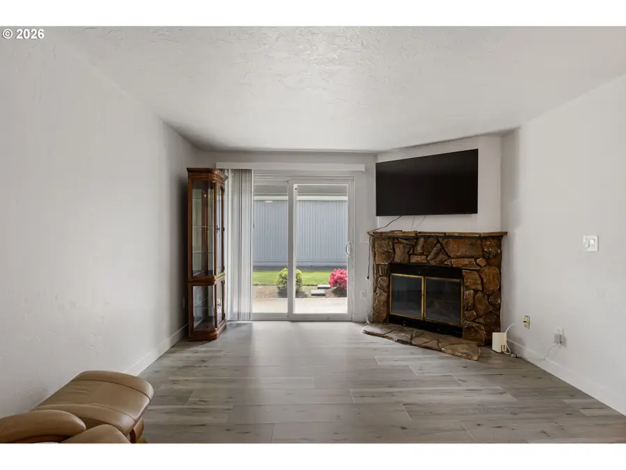 650 Harlow Rd #115, Springfield, OR 97477 - #3