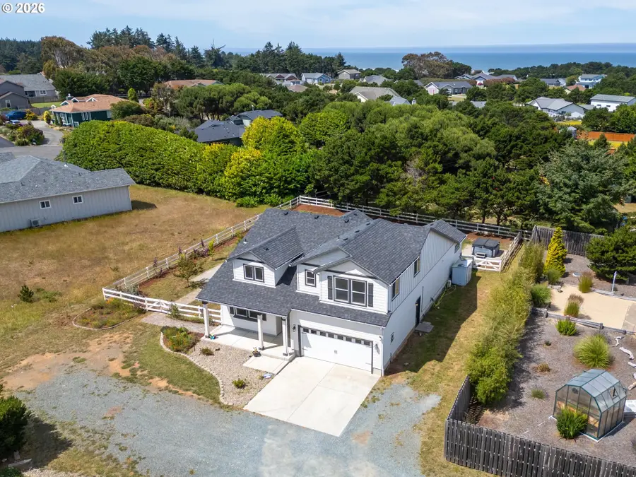 717 Seabird Dr Sw, Bandon, OR 97411 - #3