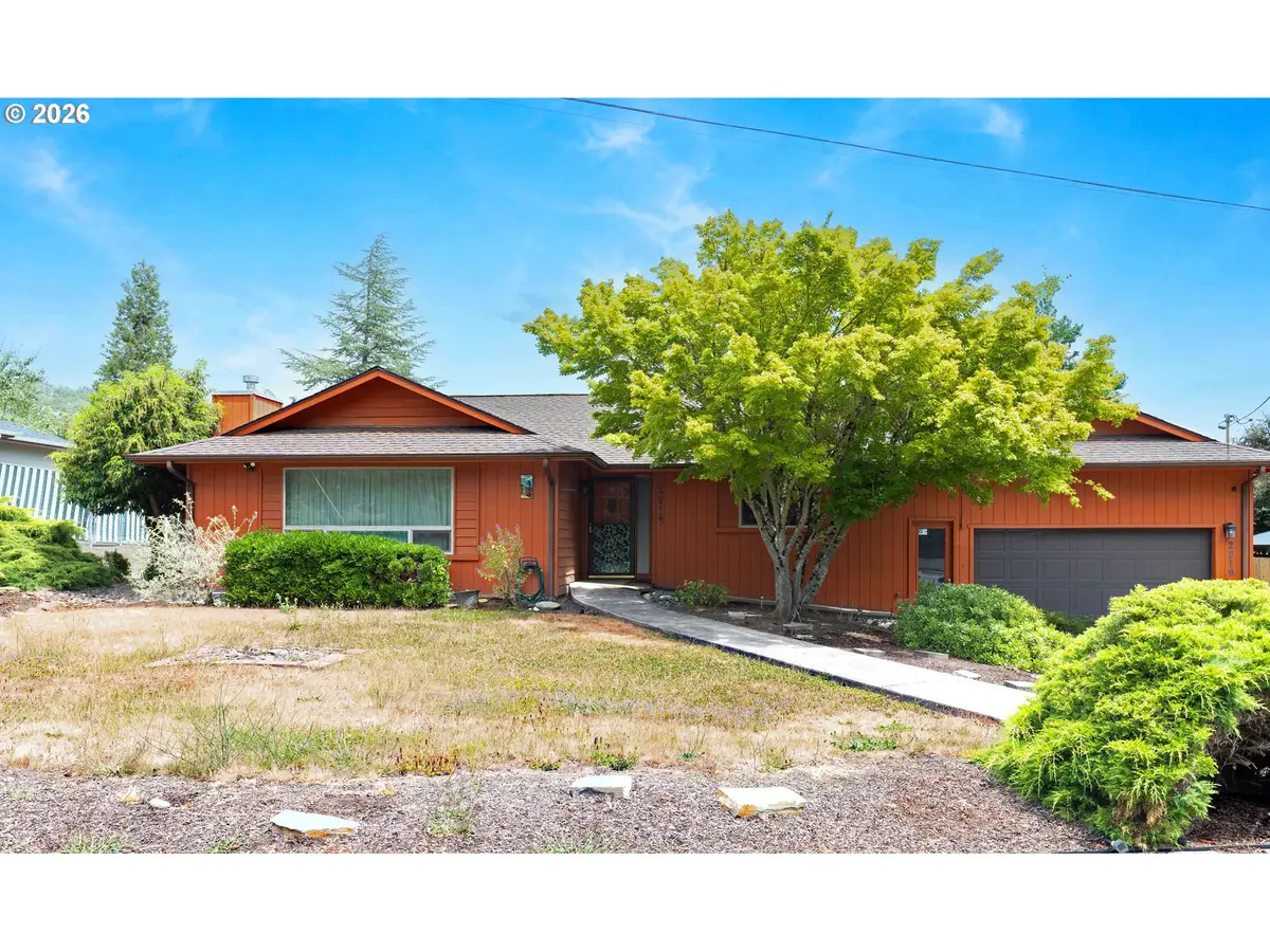 2219 NW Troost St, Roseburg, OR 97471 - #1