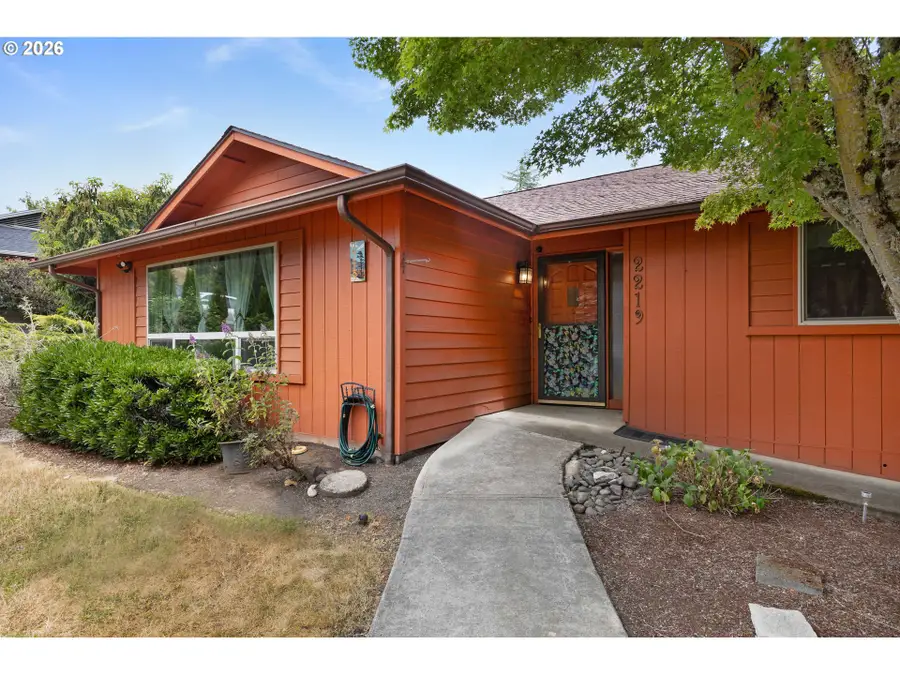 2219 NW Troost St, Roseburg, OR 97471 - #2
