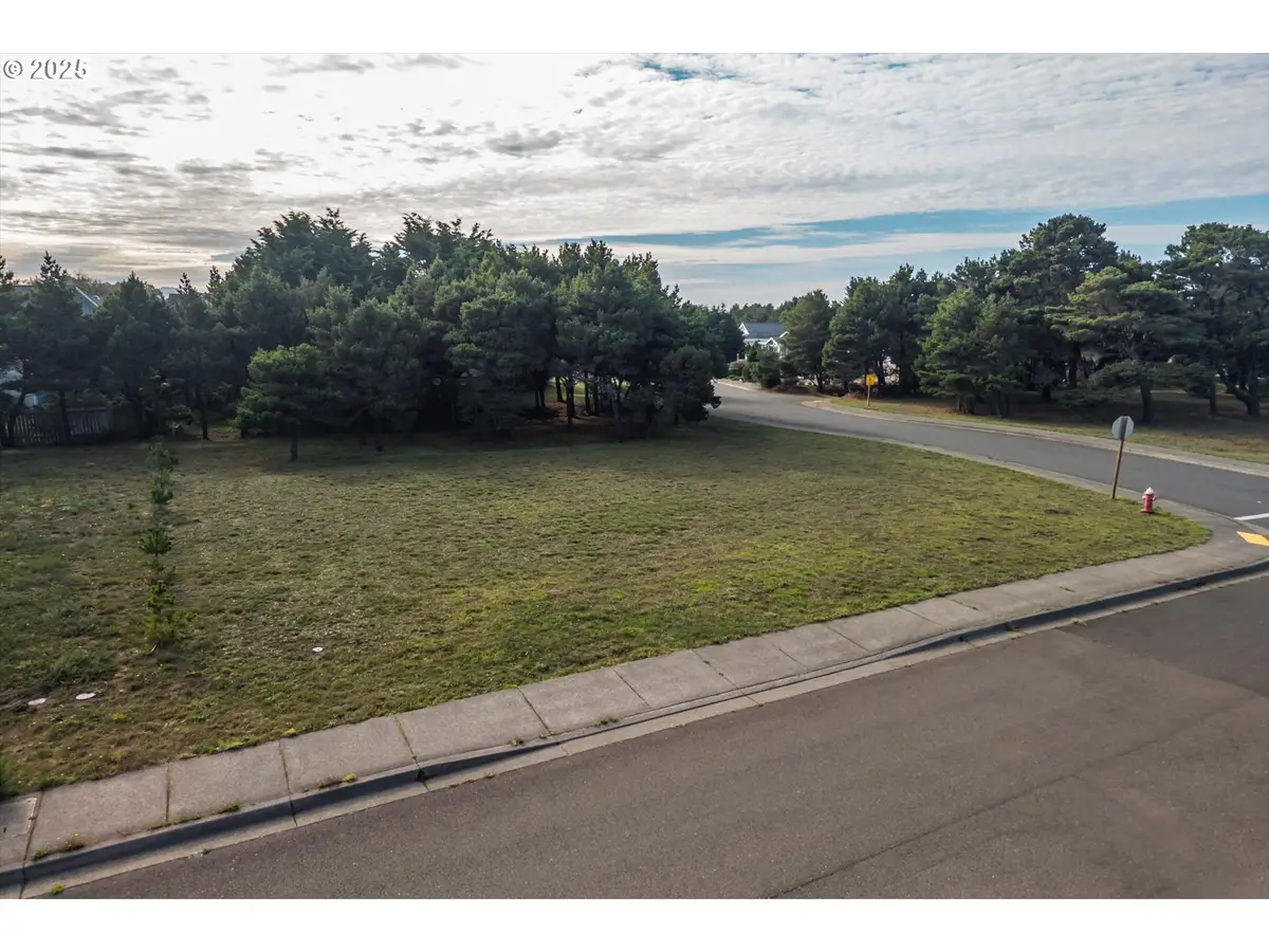 2847 Spinnaker Dr Sw, Bandon, OR 97411 - Image #1