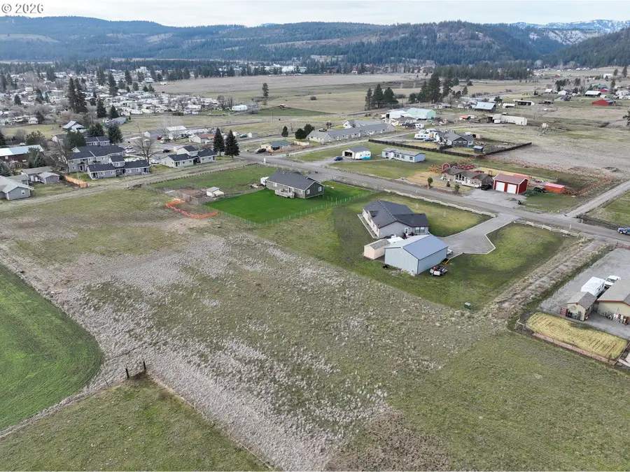 953 N 15th Ave, Elgin, OR 97827 - #3