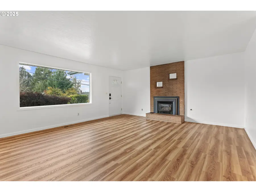 930 SE 212th Ave, Gresham, OR 97030 - Image #2