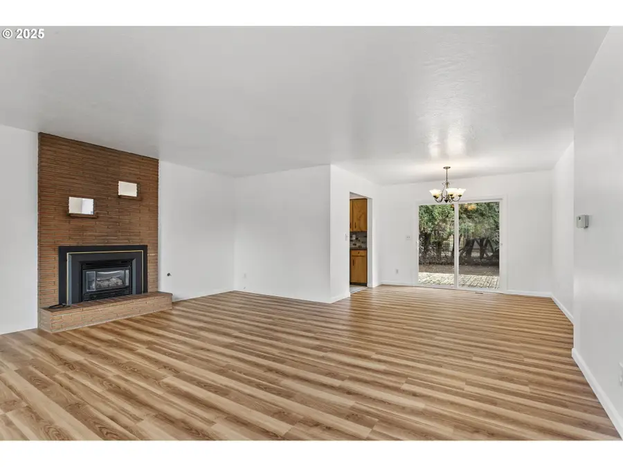 930 SE 212th Ave, Gresham, OR 97030 - Image #3