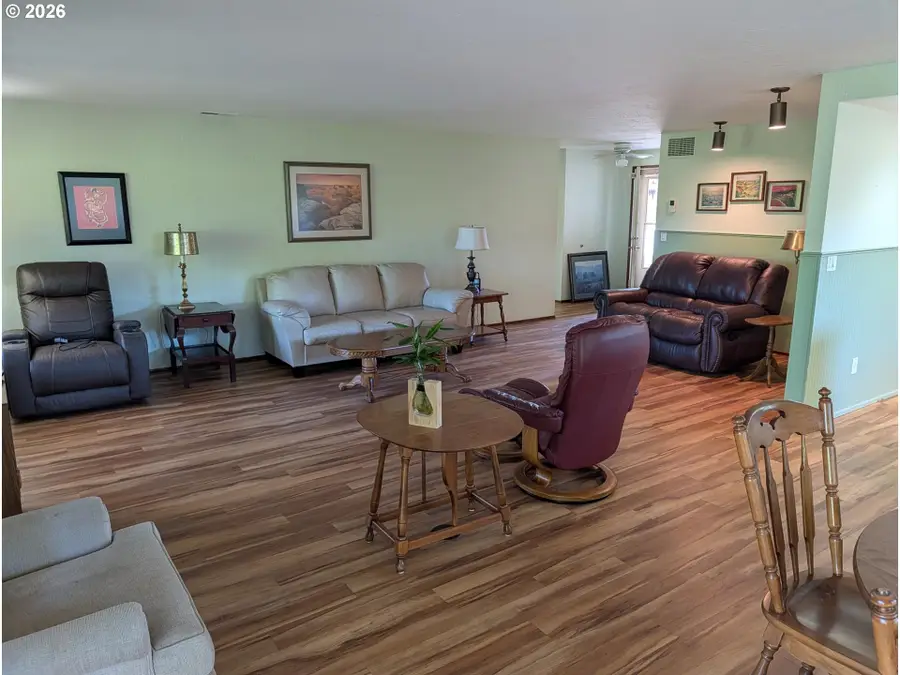 5440 J St, Springfield, OR 97478 - #2