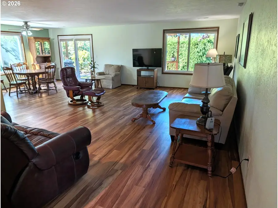 5440 J St, Springfield, OR 97478 - #3