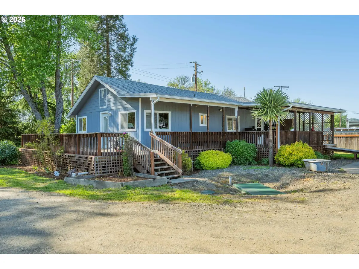 301 Winery Ln, Roseburg, OR 97471 - #1
