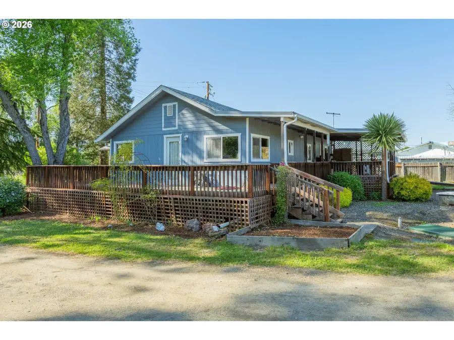 301 Winery Ln, Roseburg, OR 97471 - #2
