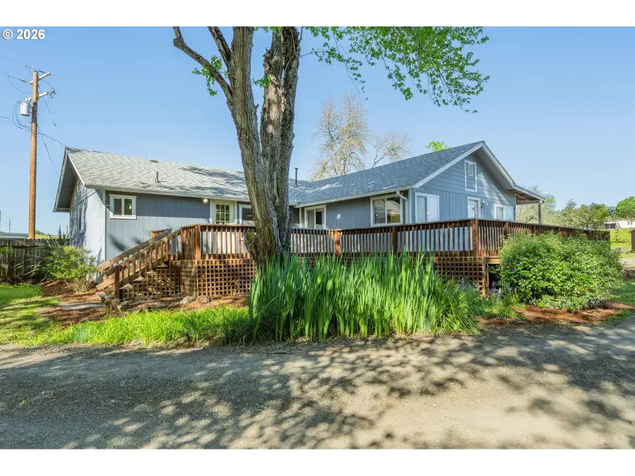 301 Winery Ln, Roseburg, OR 97471 - #3
