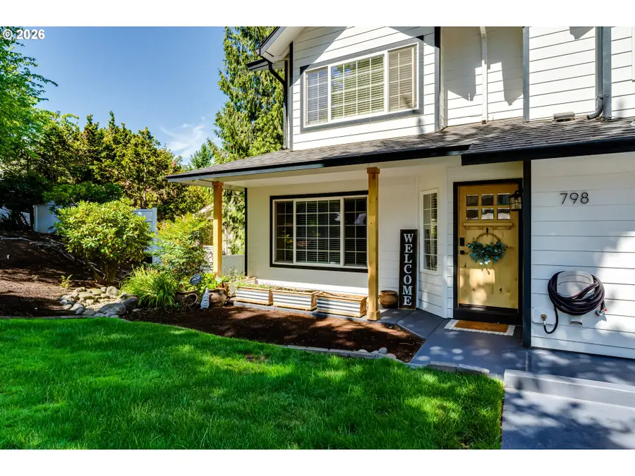 798 Prescott Ln, Springfield, OR 97477 - #3