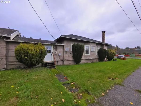 1104 Gaylord St, Raymond, WA 98577