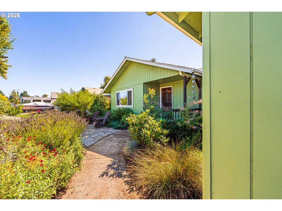 6323 B St, Springfield, OR 97478 - #2