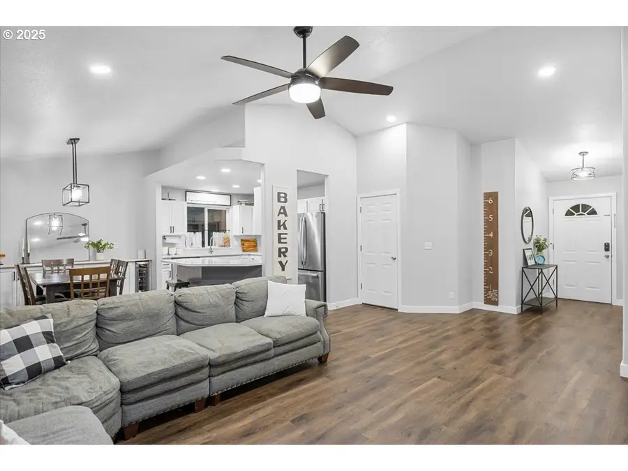 337 Arvilla Ct, Sutherlin, OR 97479 - Image #3