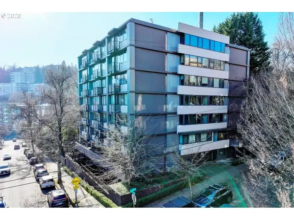 2020 SW Main St #402, Portland, OR 97205
