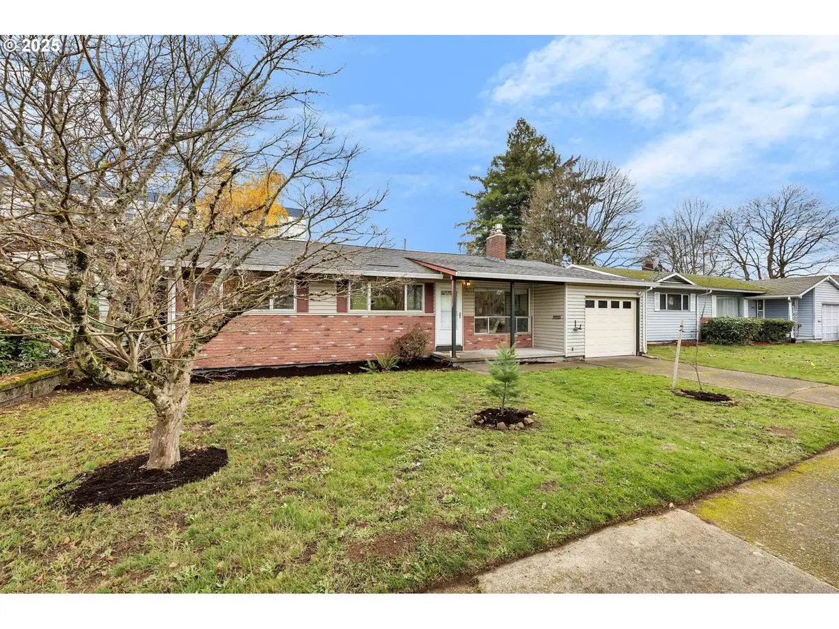 10416 NE Davis St, Portland, OR 97220 - Image #1