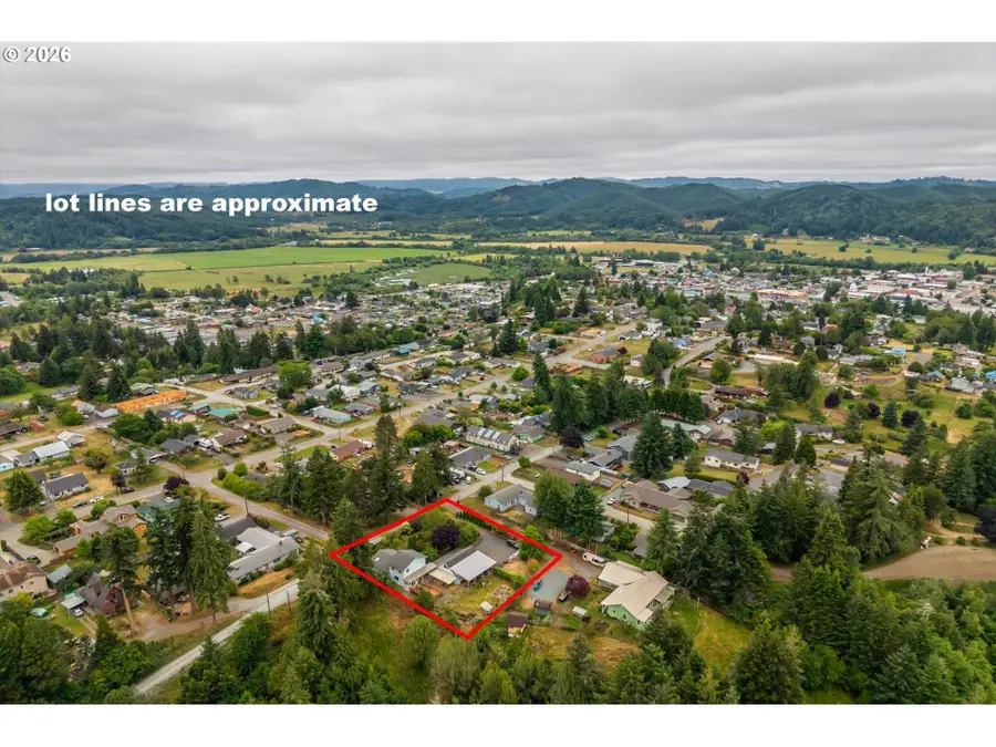 1819 Spruce St, Myrtle Point, OR 97458 - #2