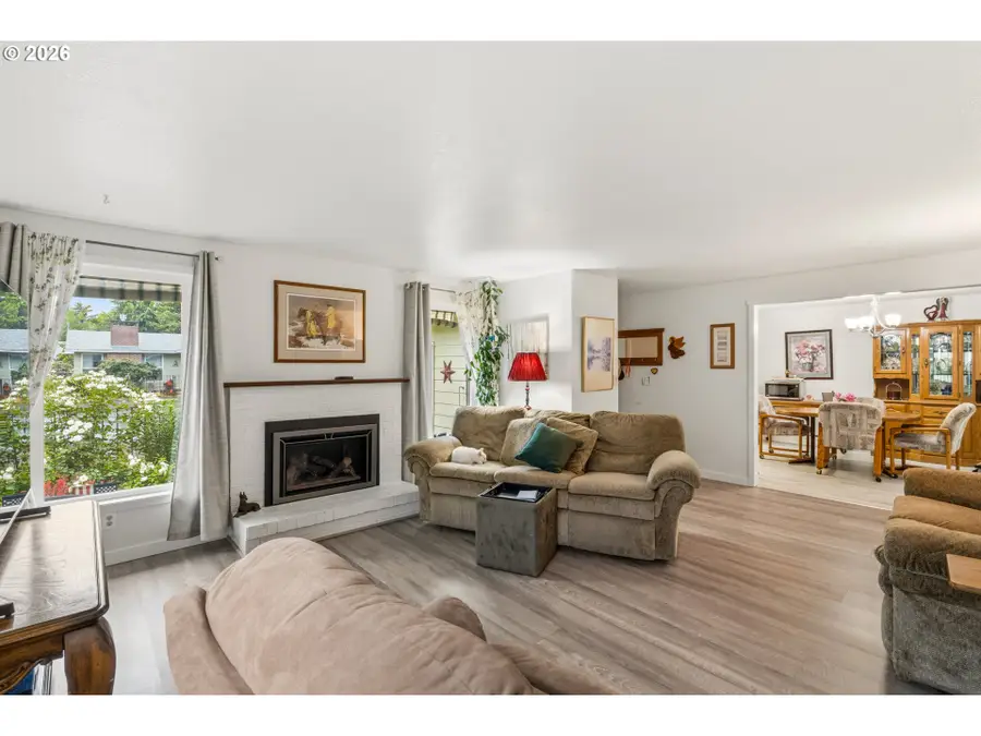 634 30th Ave, Albany, OR 97322 - #3