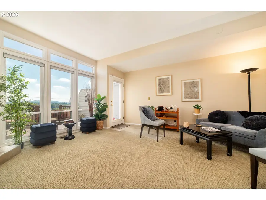 5028 SW View Point Ter, Portland, OR 97239 - #3